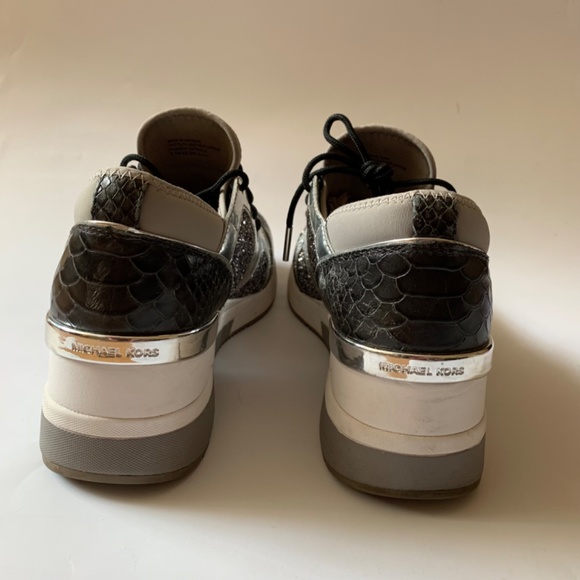 🔥Michael Kors Trainer Sneakers Size 9.5 black and sil… - Picture 5 of 7